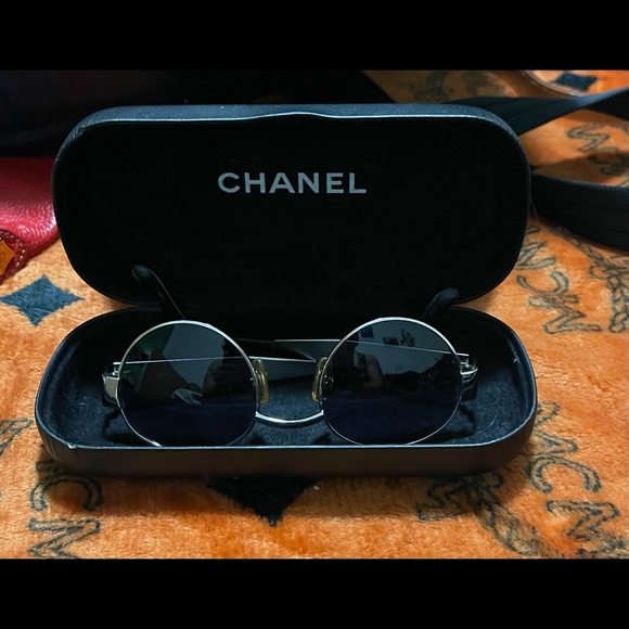 Chanel round glasses like new with case. - Picture 2 of 9
